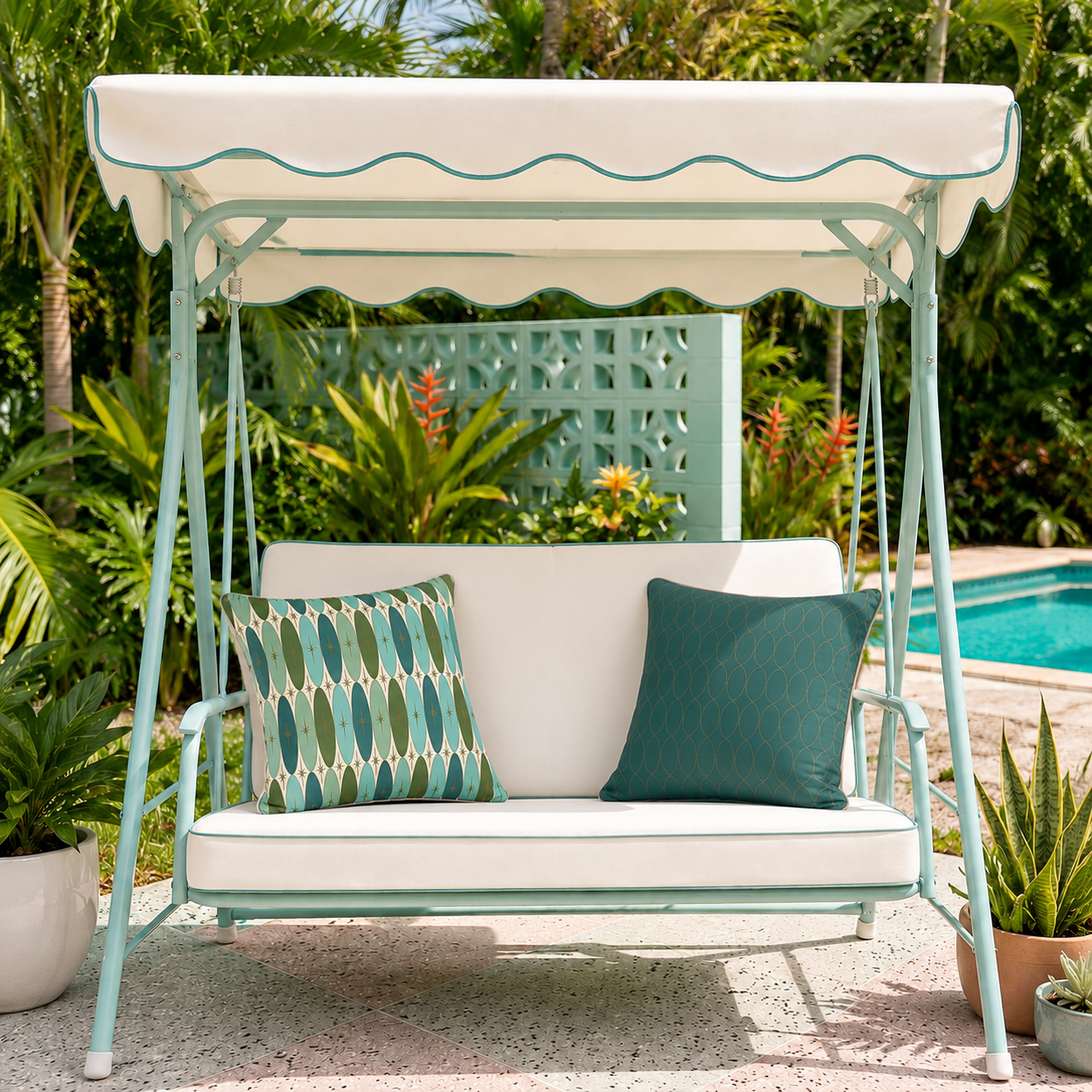 1967 Oasis Cove Royale Cushion